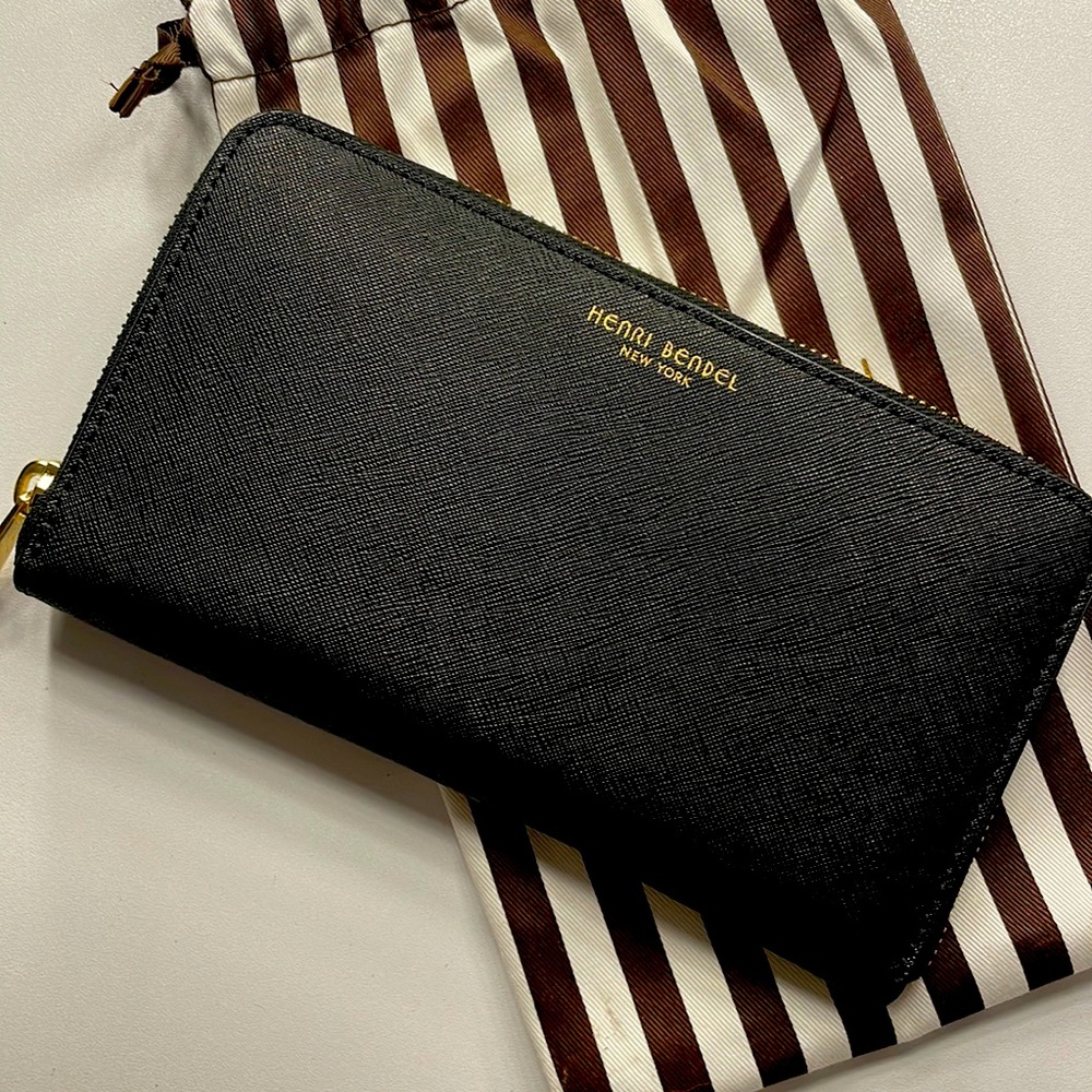 Henri Bendel wallet